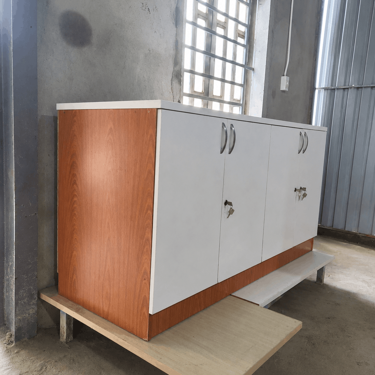 Tủ hồ sơ 4 cánh thấp 1600x600x850mm TU017