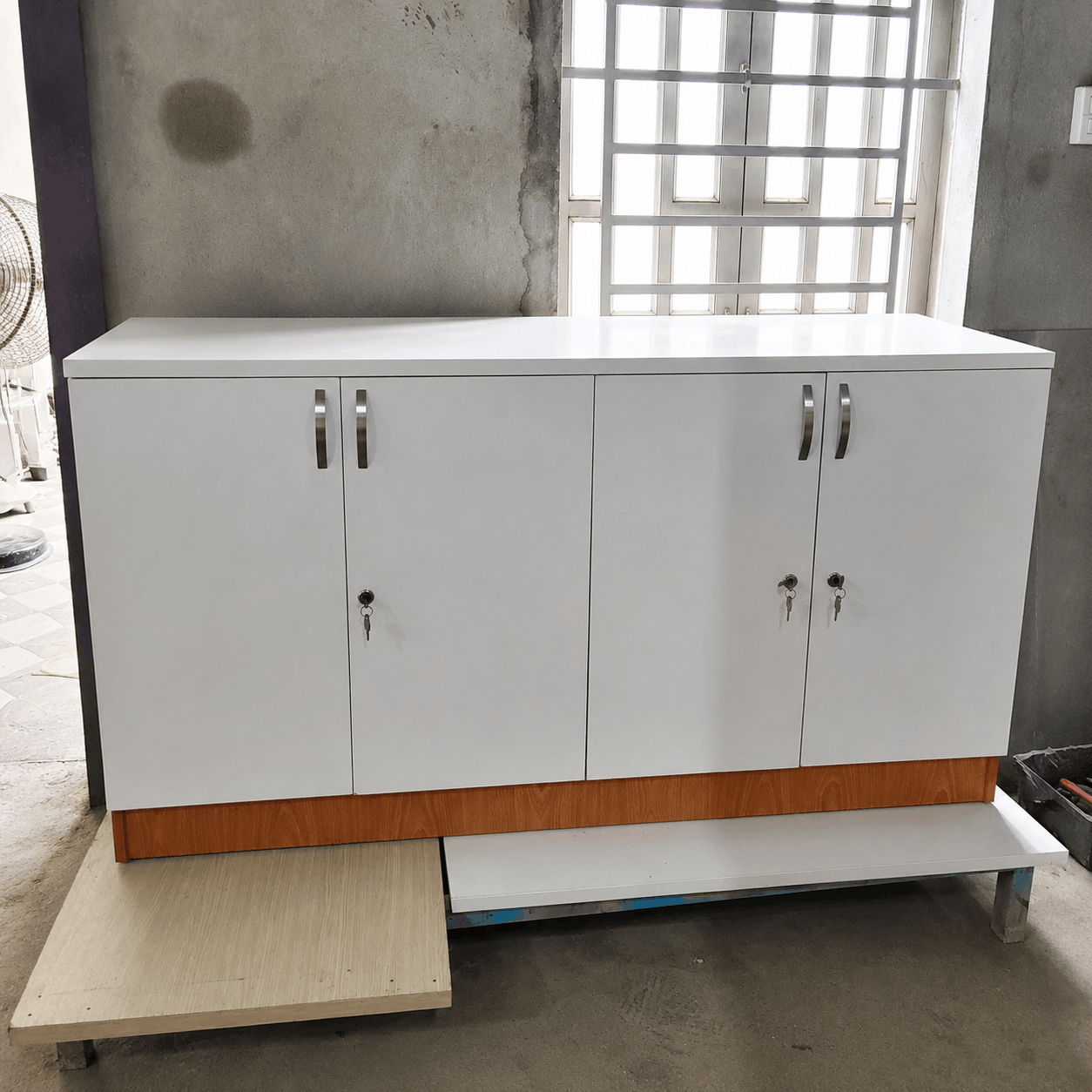 Tủ hồ sơ 4 cánh thấp 1600x600x850mm TU017