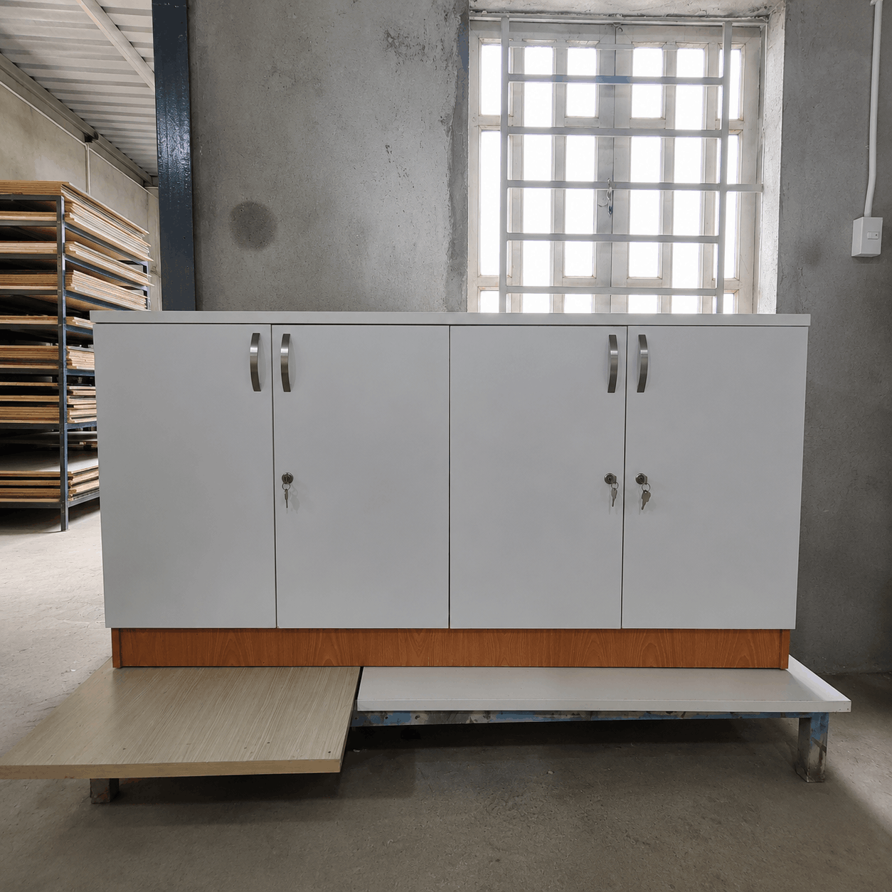 Tủ hồ sơ 4 cánh thấp 1600x600x850mm TU017