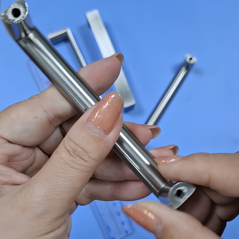 Tay nắm tủ Inox thanh vuông xước mờ TN119