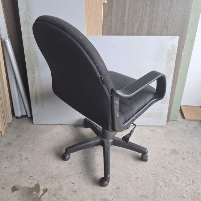 Ghế xoay văn phòng lưng trung 580x600x1075mm GHE041