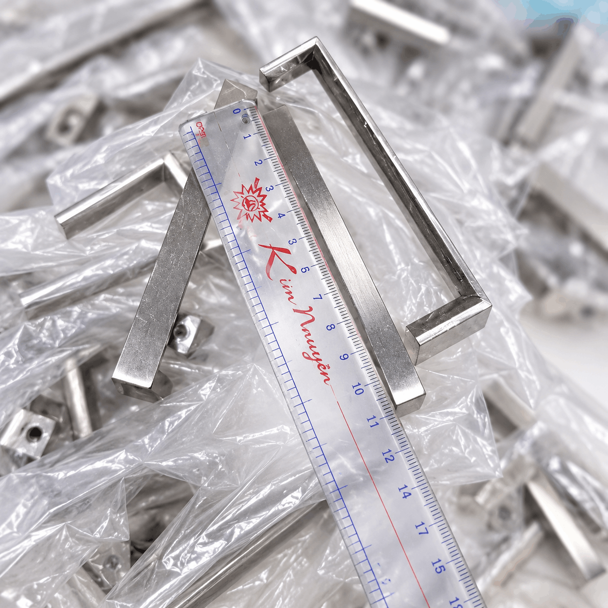 Tay Nắm Tủ Inox Thanh Vuông 105x12mm Bề Mặt Xước Mờ Dùng Cho Ngăn Kéo Tủ Gỗ TN1012