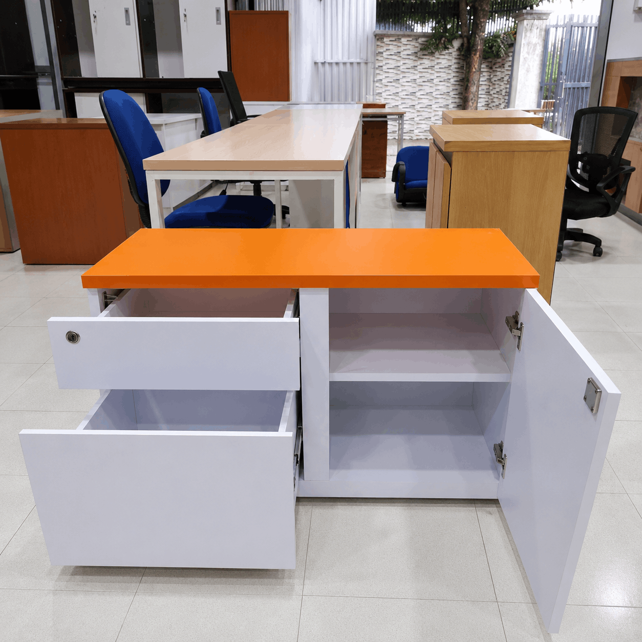 tu-ho-so-thap-go-trang-mat-cam-900x400x630