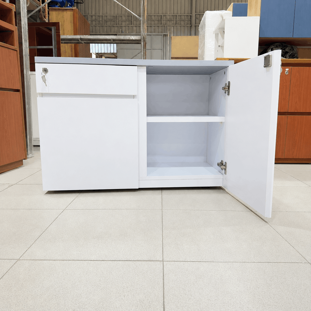 tu-ho-so-thap-go-trang-mat-xam-900x400x630