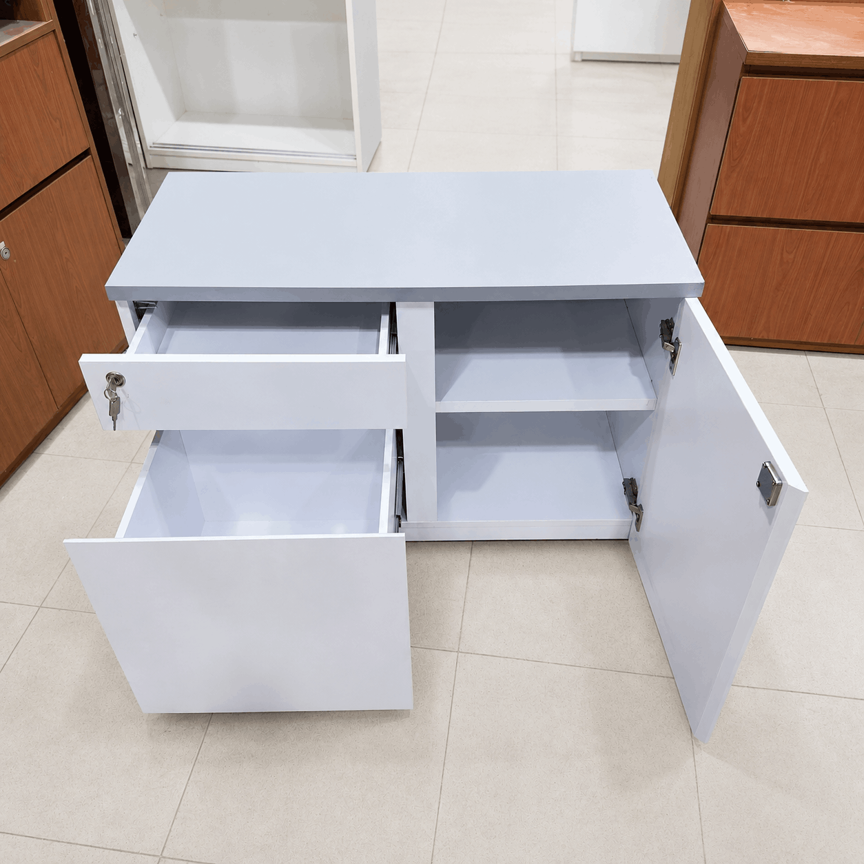 tu-ho-so-thap-go-trang-mat-xam-900x400x630