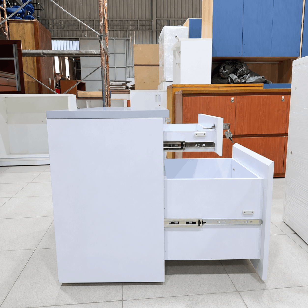 tu-ho-so-thap-go-trang-mat-xam-900x400x630