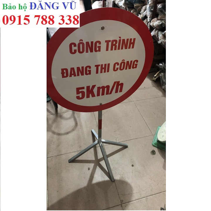Biển báo công trường đang thi công