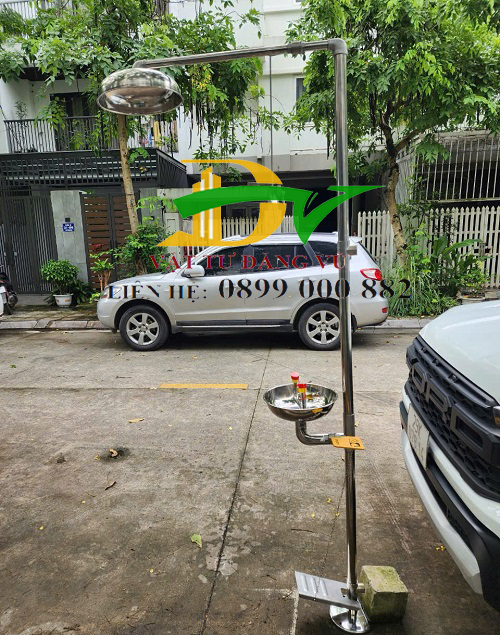 Bồn rửa mắt và tắm khẩn cấp chân đạp
