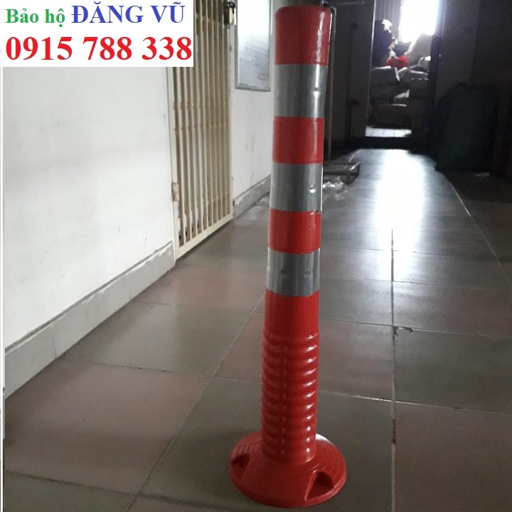 Cọc tiêu giao thông siêu dẻo