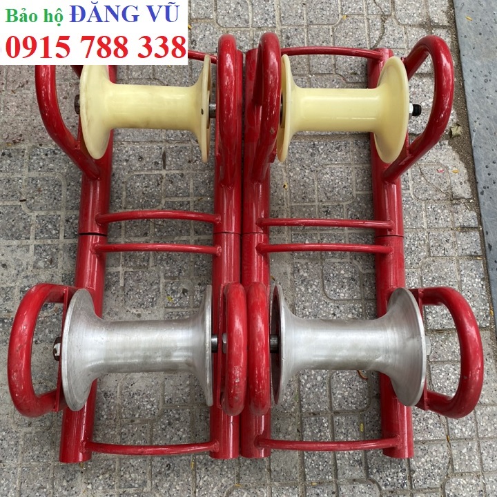 con lăn đơn nhựa kéo dây điện