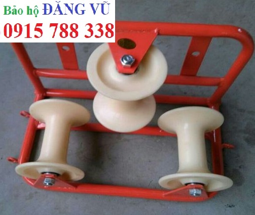 con lăn đơn nhựa kéo dây điện