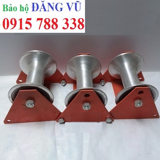 Con lăn kéo cáp góc bánh nhựa