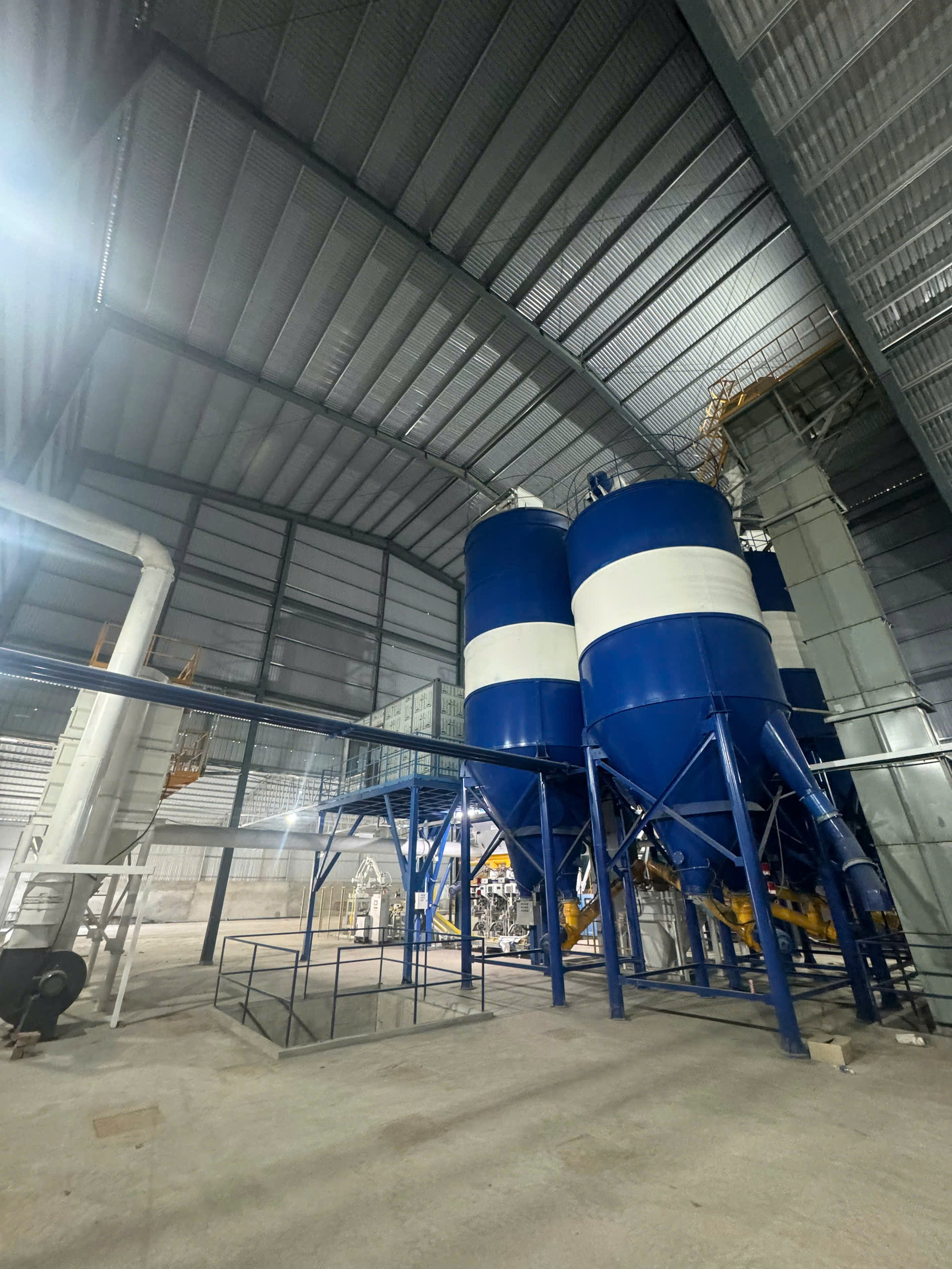Silo chứa nguyên liệu Thành Long