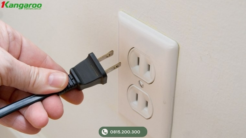 Có cần rút hết điện máy lọc nước khi không dùng không?