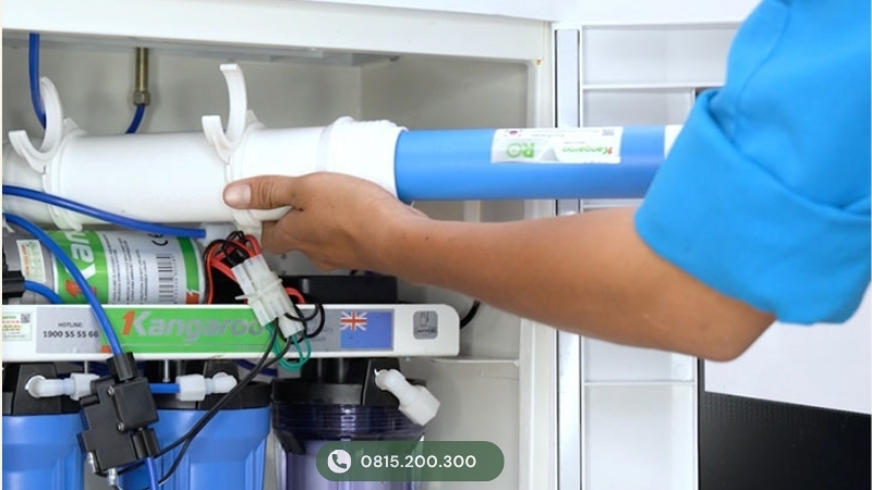 Kỹ thuật viên thay lõi lọc nước Kangaroo tận nhà chuyên nghiệp