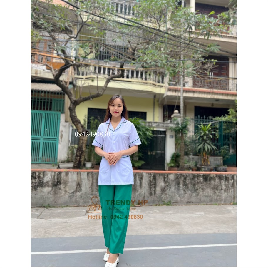 Bộ blouse trắng dáng ngắn viền bo tròn xanh lá kết hợp quần xanh lá cho dược sỹ, điều dưỡng, y tá, phòng khám, bệnh viện