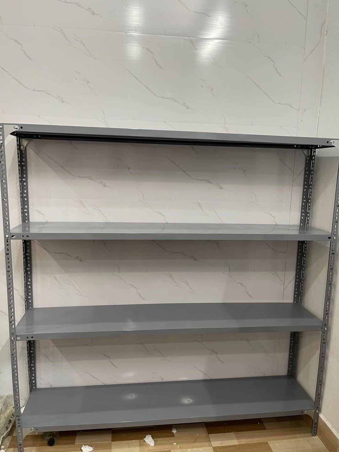 Kệ v lỗ 4 tầng rộng 40 dài 1m5 cao 1m5
