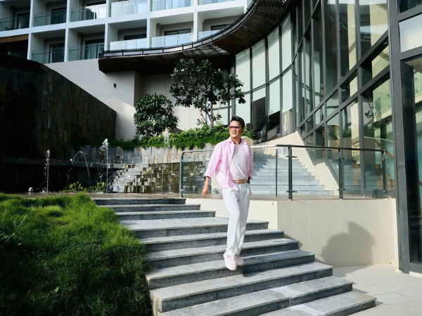 Đàm Vĩnh Hưng tại Vienna House by Wynham Charm Long Hải