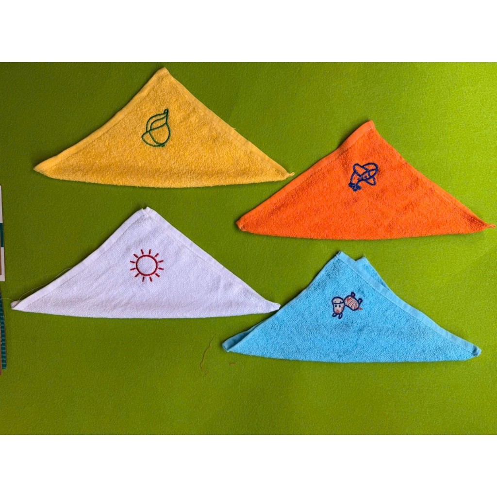 Khăn vuông  thêu ký hiệu mầm non  gồm 50 hình khác nhau 30x28cm