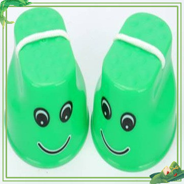 Cà kheo trò chơi cho trẻ vận động, cà kheo nhựa cho bé đồ dùng giáo cụ dạy học tiếng anh (1 đôi)