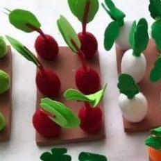 Vỉ các loại rau củ quả làm thủ công chất liệu vải nỉ đồ dùng mầm non