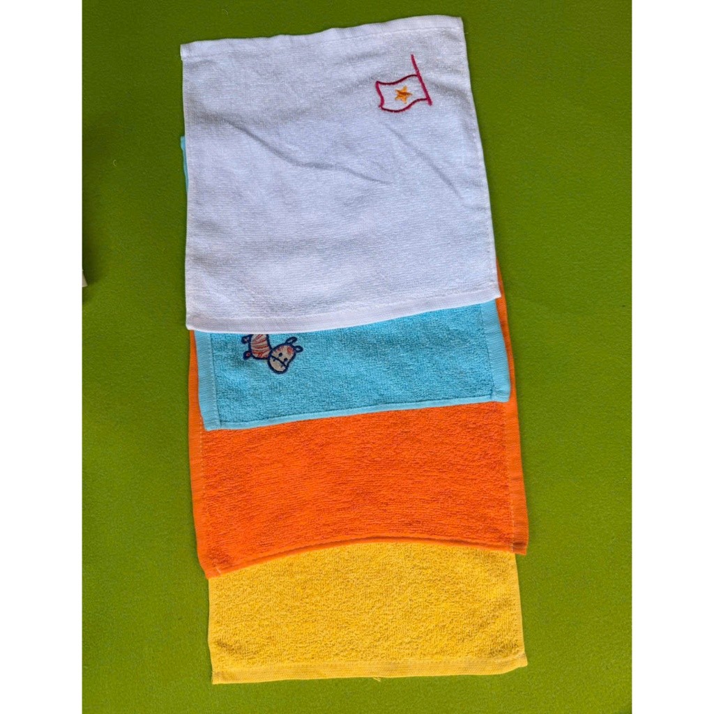 Khăn vuông  thêu ký hiệu mầm non  gồm 50 hình khác nhau 30x28cm