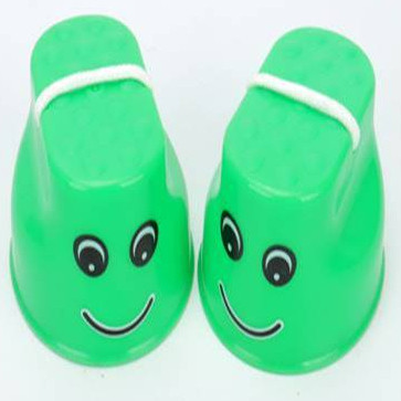 Cà kheo trò chơi cho trẻ vận động, cà kheo nhựa cho bé đồ dùng giáo cụ dạy học tiếng anh (1 đôi)