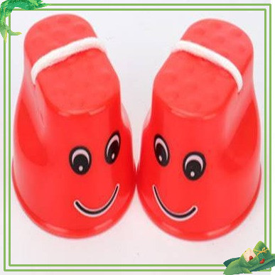 Cà kheo trò chơi cho trẻ vận động, cà kheo nhựa cho bé đồ dùng giáo cụ dạy học tiếng anh (1 đôi)