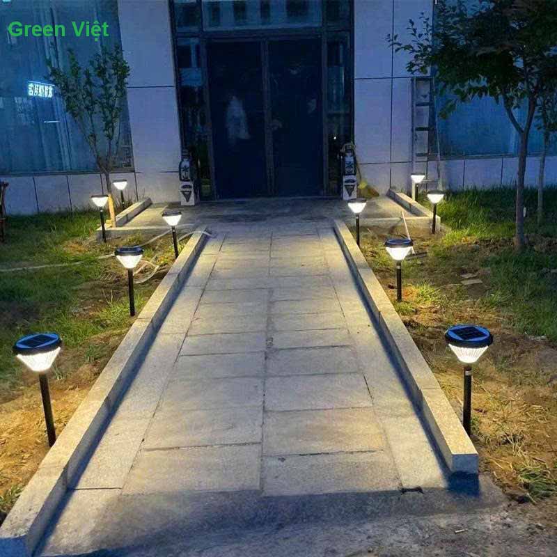Đèn năng lượng mặt trời cắm đất R-10A trang trí sân vườn