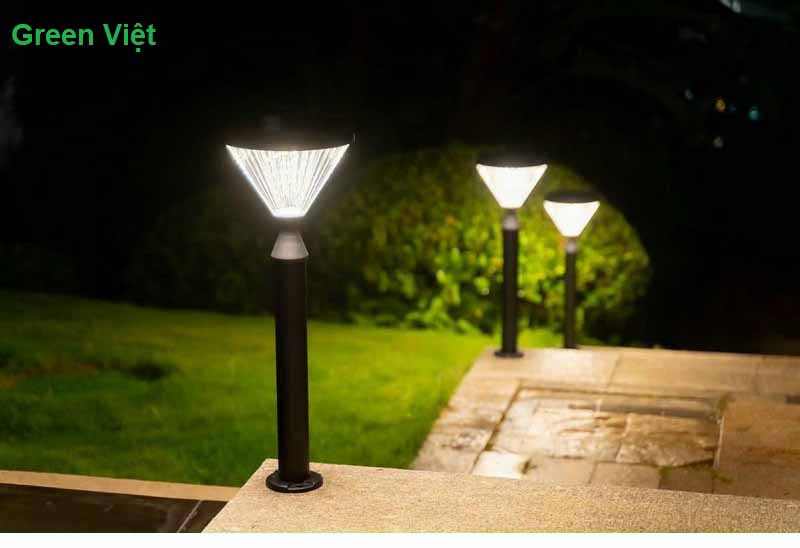Đèn năng lượng mặt trời cắm đất R-10A trang trí sân vườn
