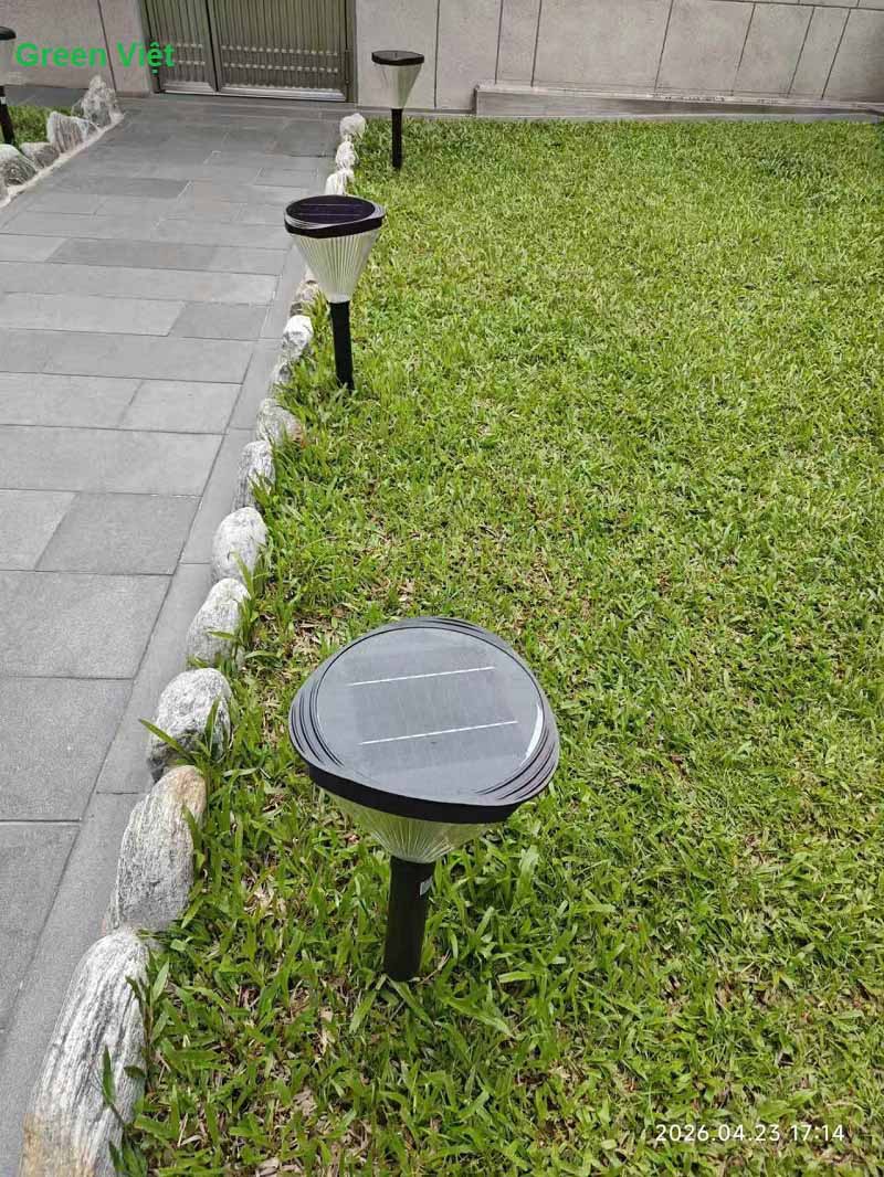 Đèn năng lượng mặt trời cắm đất R-10A trang trí sân vườn