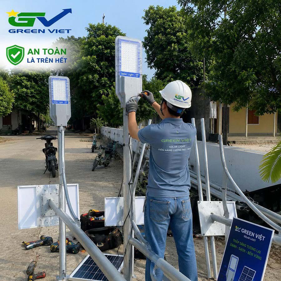 Đèn Phi Thuyền 500W Năng Lượng Mặt Trời PT500