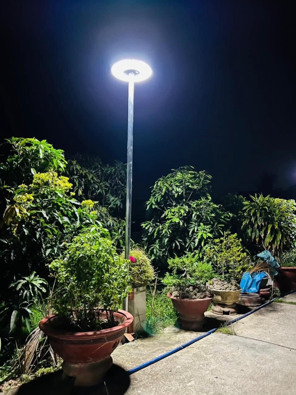 Đèn sân vườn năng lượng mặt trời 1000W UFO1000