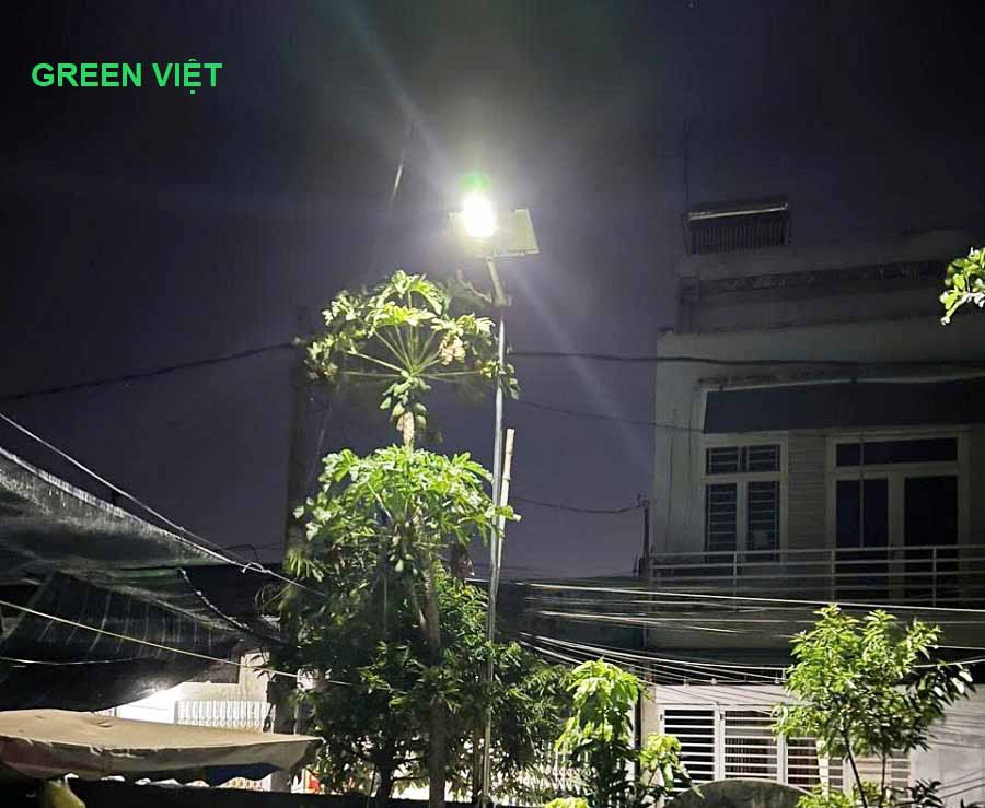 Đèn sân vườn năng lượng mặt trời 300w DTS-300