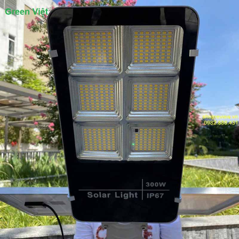 Đèn đường năng lượng mặt trời ánh sáng vàng 300w
