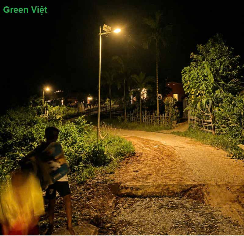 Đèn Năng Lượng Mặt Trời Ánh Sáng Vàng