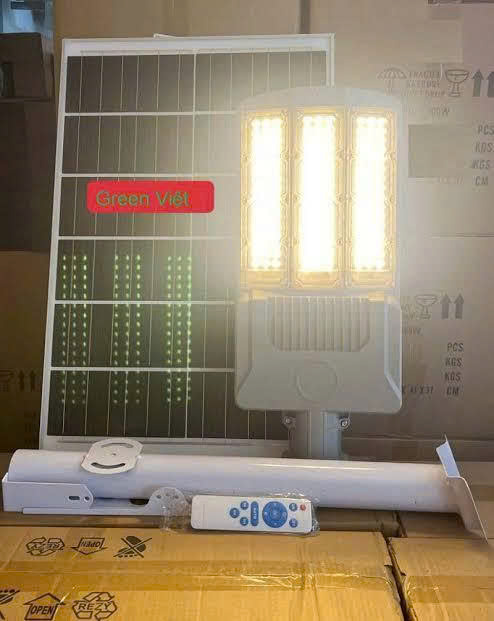 Đèn Năng Lượng Mặt Trời Ánh Sáng Vàng 500W DSV-500