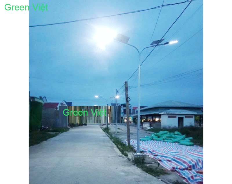 Đèn đường năng lượng mặt trời  GL.100 hình chiếc lá lắp giao thông, sân vườn