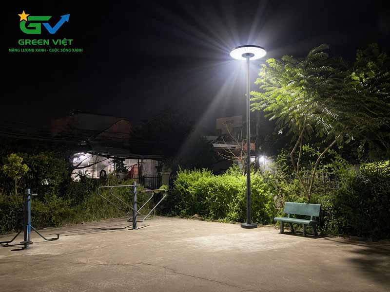 Đèn đường và sân vườn năng lượng mặt trời UFO 