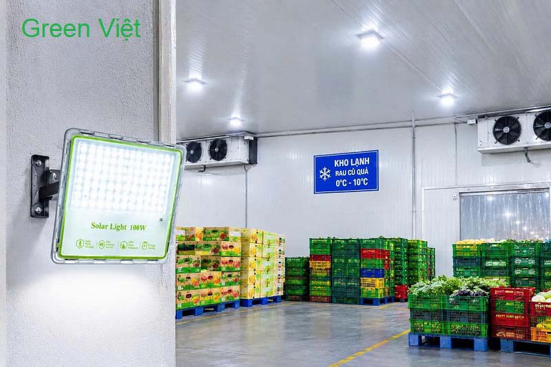 Đèn Pha Kho Lạnh 100W, 200W, 300W Năng lượng Mặt Trời