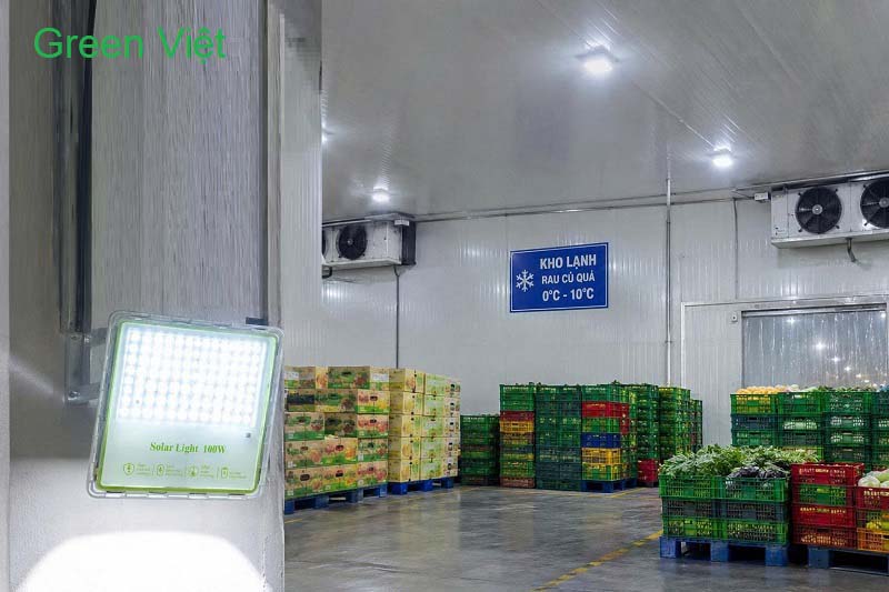 Đèn Pha Kho Lạnh 100W, 200W, 300W Năng lượng Mặt Trời