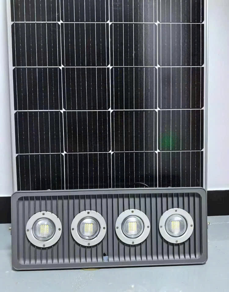 Đèn Pha Năng Lượng Mặt Trời 200W PNL200