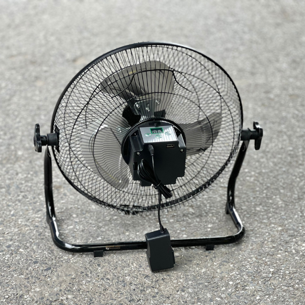 Quạt tích điện năng lượng mặt trời treo tường QNLMT.15.121