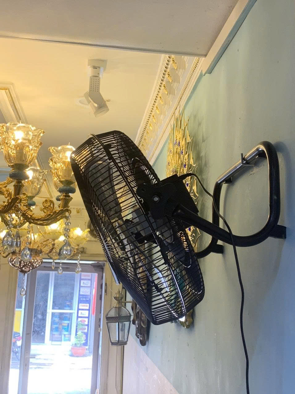 Quạt Treo Tường Năng Lượng Mặt Trời QT-21