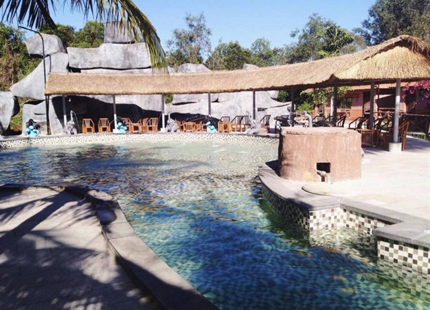 Trải nghiệm tour du lịch suối nước nóng Bình Châu