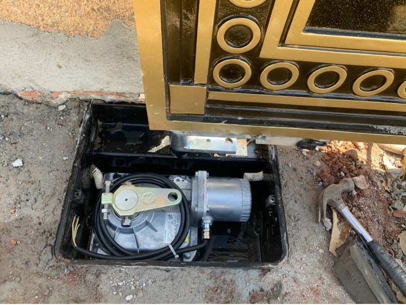 Cổng âm sàn Vulcan 24v 600kg Italia