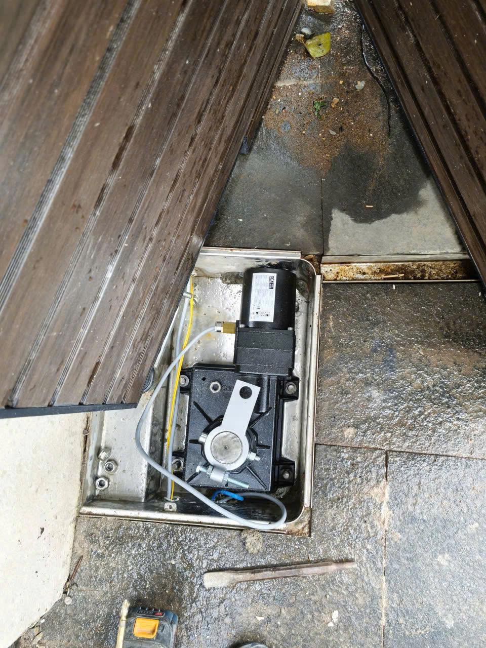 Motor âm sàn Dea Ghost 200 - 24v