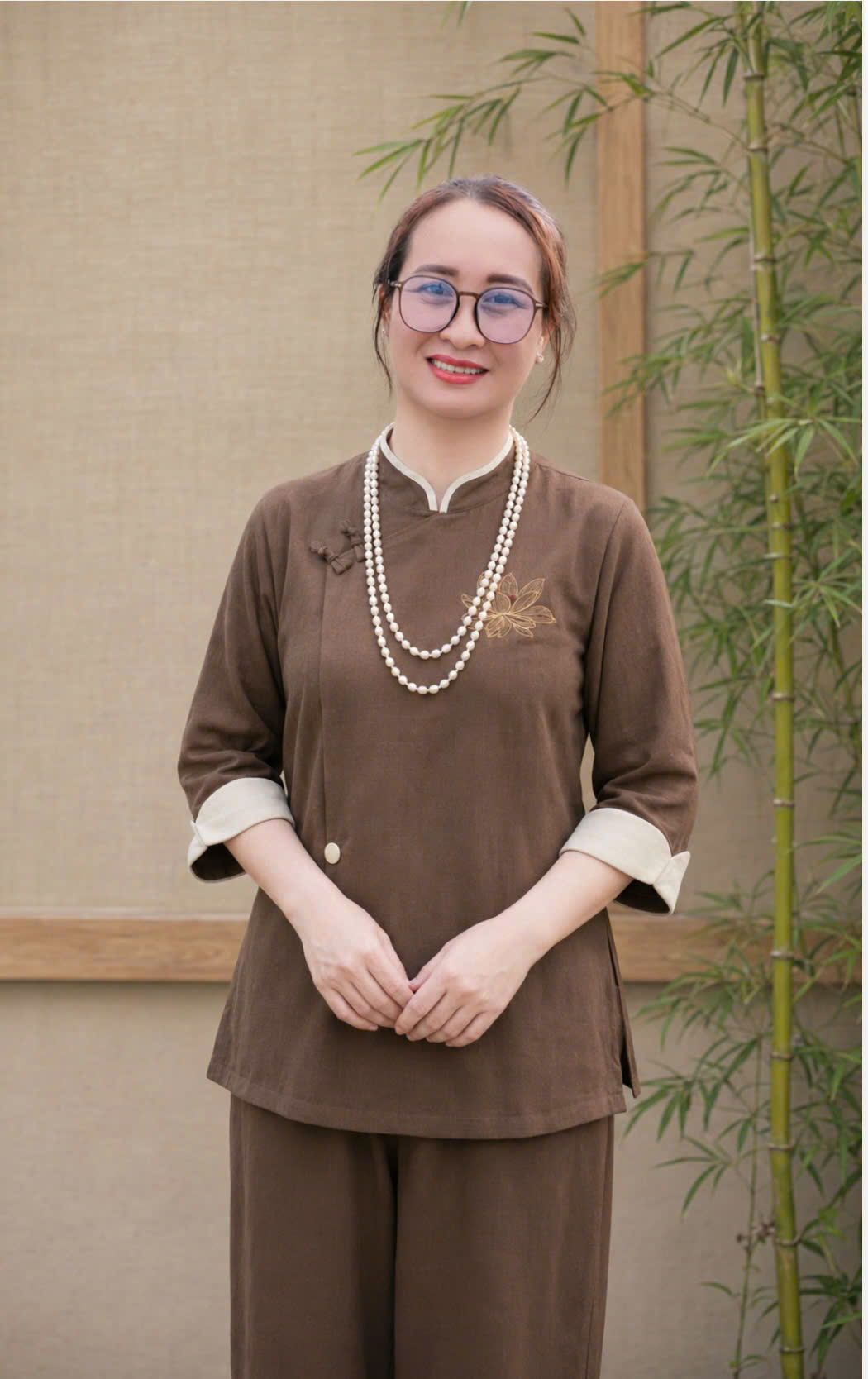Bộ Thêu Sen Cổ Tàu Đũi Thái