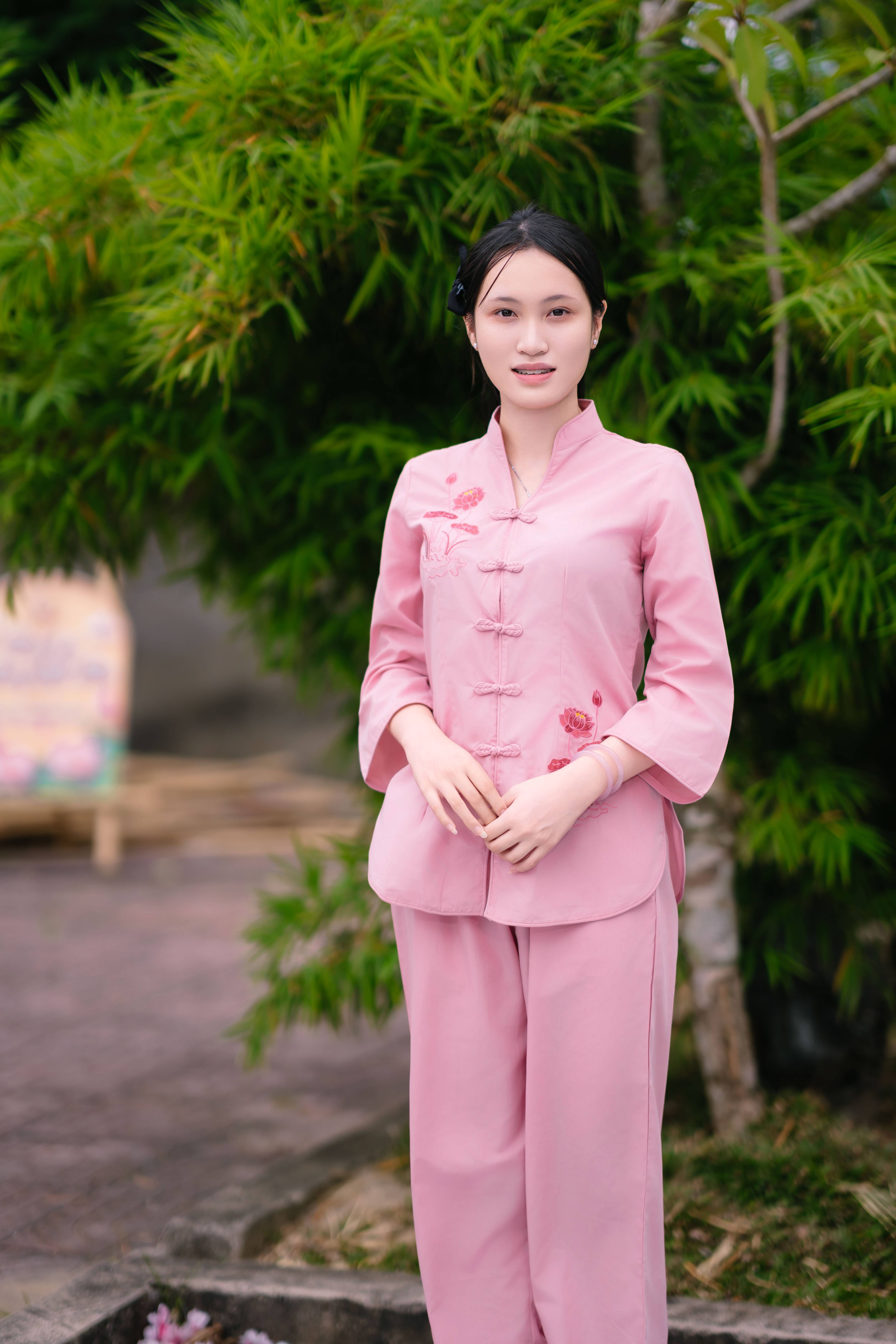 Bộ Cổ Tàu Thêu Sen Vải Kate