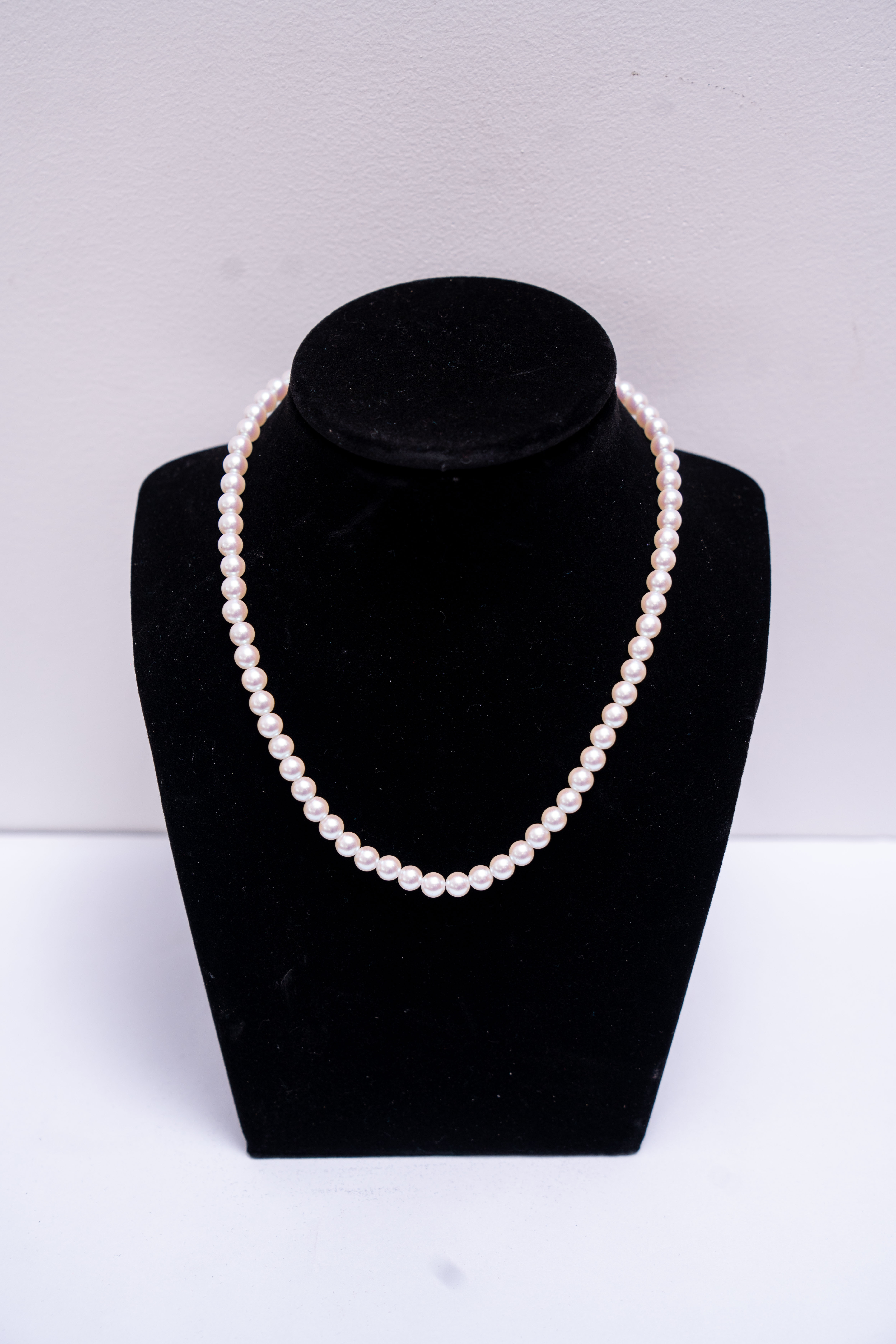 Chuỗi Cổ San Hô Hạt Tròn 52 Hạt 8 mm